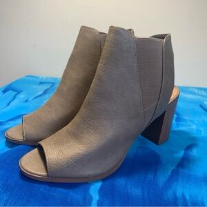 Peep Toe Booties Women’s Sz 8.5 3.5” heel